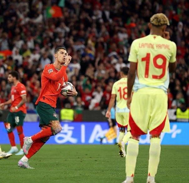 包含C罗官方宣布比赛局势复杂新规，德国队引发争议！观众掌声雷动的词条