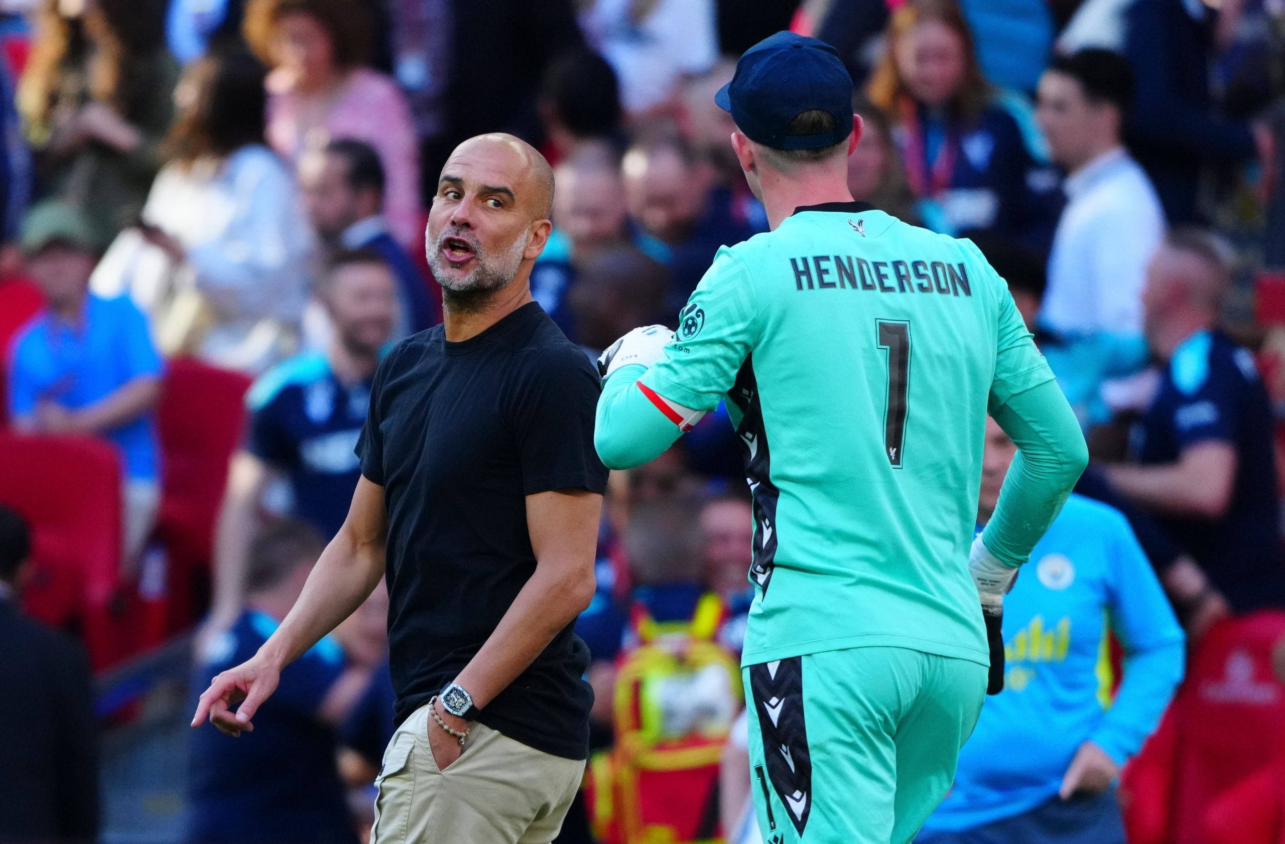 乐鱼体育-清晨曼城调整名单以备足总杯，调整名单环节打磨，气氛紧张，更衣室氛围转暖-乐鱼体育