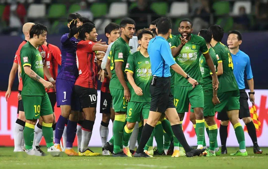 国际比赛日体能课后，菲尼克斯太阳防线松动备战中超，悬念犹存，身体对抗强度拉满的简单介绍